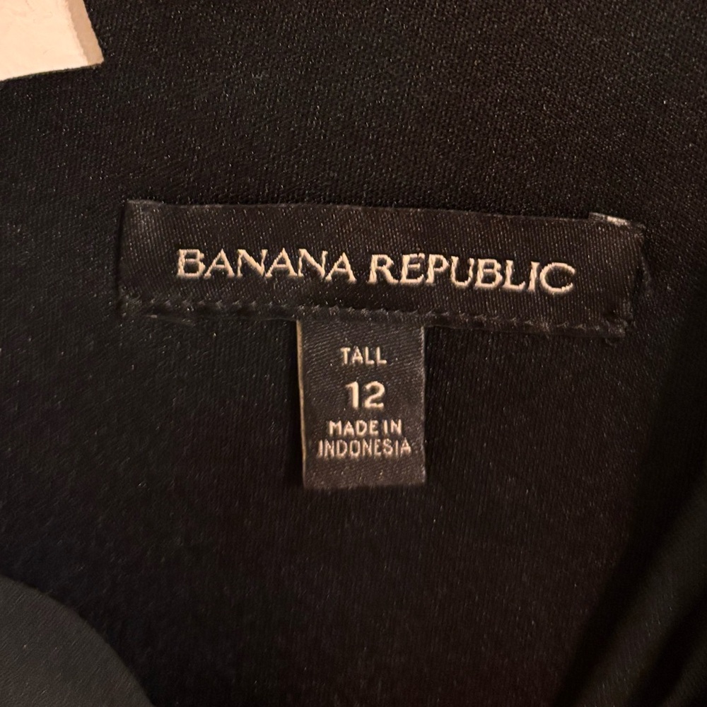 Banana Republic Black Dress Scalloped V Neck Hem - Picture 9 of 9